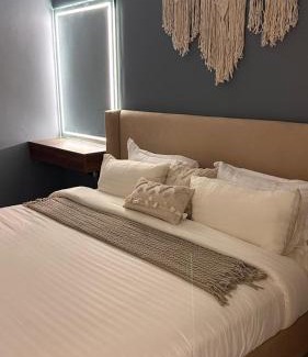 Al Kura Casa | غرف فندقية بتصميم عصري