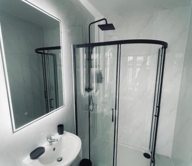 Mayfield Casa | COZY Private Ensuite Deluxe Double Room