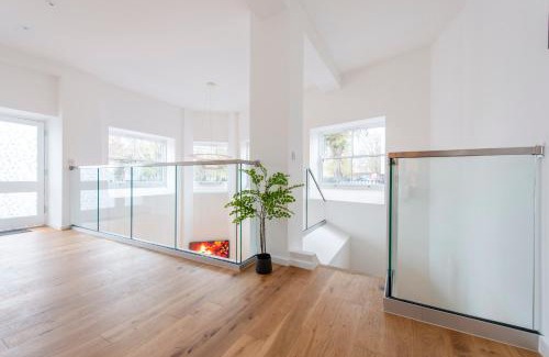 Tower Hamlets Apartamento | Exquisite 3BR Duplex Period Conversion, Air-con & Amenities