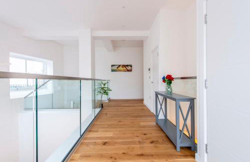 Tower Hamlets Apartamento | Exquisite 3BR Duplex Period Conversion, Air-con & Amenities