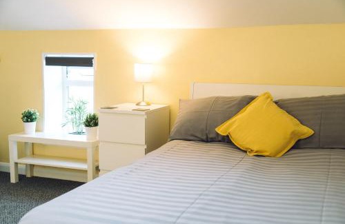 Barrow-in-Furness Casa | Sandys Contractor Rooms, Your Home Away From Home