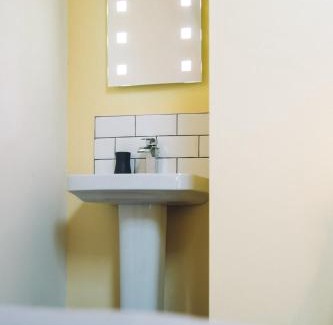 Barrow-in-Furness Casa | Sandys Contractor Rooms, Your Home Away From Home