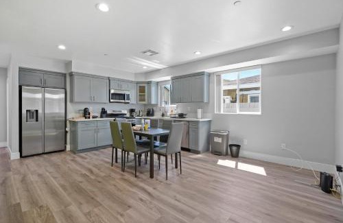 Central Alameda Cama Y Desayuno | Private Room in Townhouse