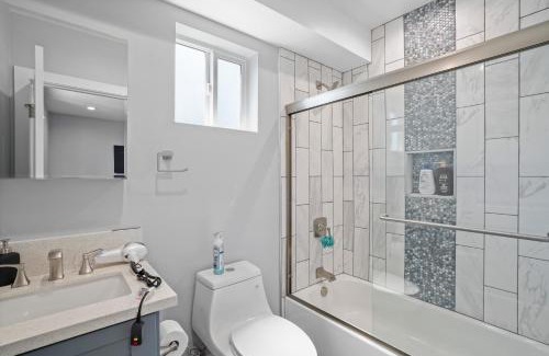 Central Alameda Cama Y Desayuno | Private Room in Townhouse