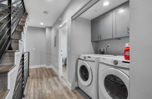 Central Alameda Cama Y Desayuno | Private Room in Townhouse
