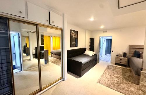 Hollywood Hills West Apartamento | Amazing Large 2 Bedroom West Hollywood Apartment