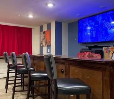 Everett Hotel | Broadway and Main Hotel