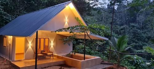 Devikolam Casa | FARMHOUSE MANKULAM, MUNNAR by STAY UNIK