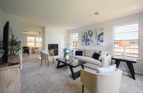 Riverside Terrace Casa | Spacious Modern House near Downtown & Medical Center