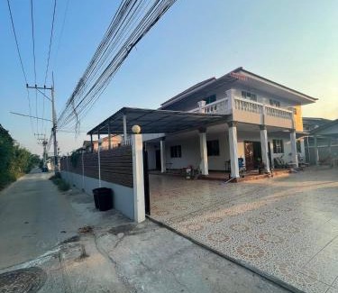 Nakhon Sawan Complejo | บ้านชอนตะวัน