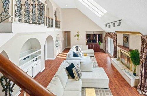 Andover Casa | Gated Mansion - Basketball Court Movie Theater Views
