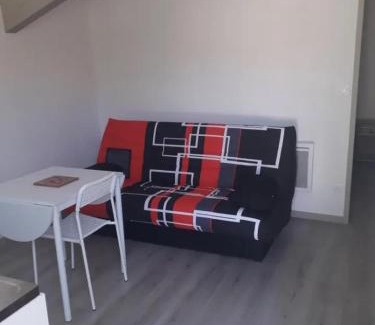 Saint-Zacharie Apartamento | Charmant appartement a Saint Zacharie 26 m² jardin prive