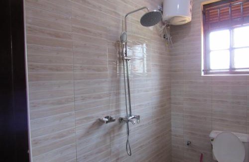 Entebbe Cama Y Desayuno | Apipawe Guesthouse & Tours
