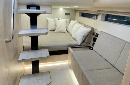 7th Arrondissement Alquiler De Eote | Yacht Med 42