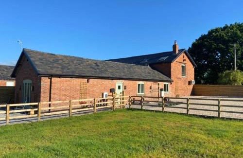 Market Drayton Casa | Pass the Keys Historic Barn Conversion- Your Countryside Retreat