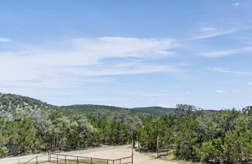 Bandera Casa | Lucky Star Ranch - Shooting Star