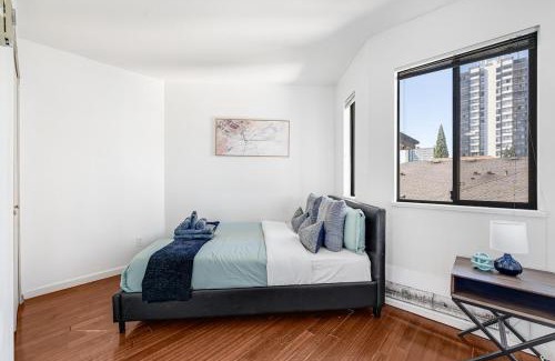 West End Apartamento | Stunning 3-Bed 2-Bath Condo in DT w Free Parking