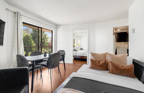 West End Apartamento | Stunning 3-Bed 2-Bath Condo in DT w Free Parking