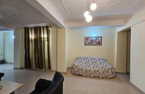 Alambagh Apartamento | 3 BHK in Krishna Nagar Lucknow LKOR402