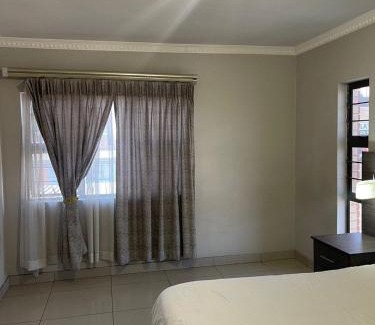 Greater Johannesburg Metropolitan Area Hotel | Signature Group Hotel