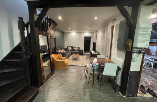 Bezons Casa | Izzy