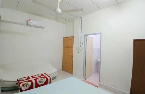 Kota Kinabalu Casa | Sainah's Master Room