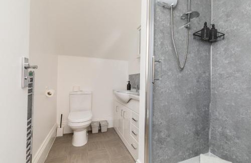 Bradley Stoke Casa | Dove Court Travel Lodge 7 - Top Floor Double Bedroom