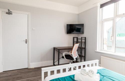 Bradley Stoke Casa | Dove Court Travel Lodge 5 - First Floor Ensuite