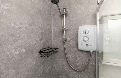 Bradley Stoke Casa | Dove Court Travel Lodge 5 - First Floor Ensuite