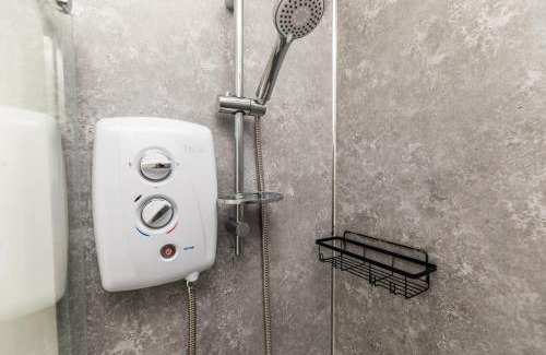Bradley Stoke Casa | Dove Court Travel Lodge 4 - First Floor Ensuite
