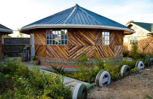 Kajiado County Hotel | Rhino Cottages & Retreat