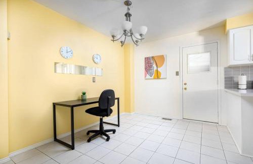 Mavis-Erindale Apartamento | Central 4 Bed Room Home by GO Station and Sq One!