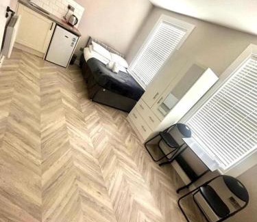 Wealdstone Casa | Harrow Guest House - Cecil HA3