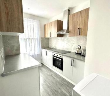 Wealdstone Casa | Harrow Guest House - Cecil HA3