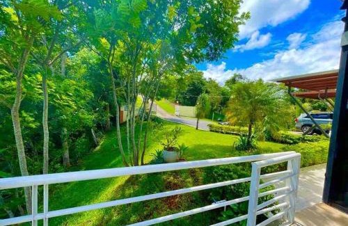 Esparza Casa | Agradable casa con piscina y vistas panorámicas.