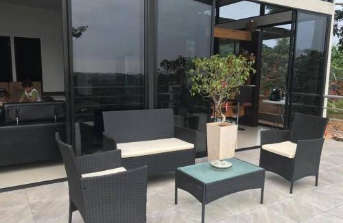 Esparza Casa | Agradable casa con piscina y vistas panorámicas.