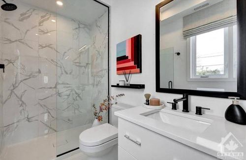 Ottawa Division Apartamento | 1Bed+Den 1bth Condo sleeps 4
