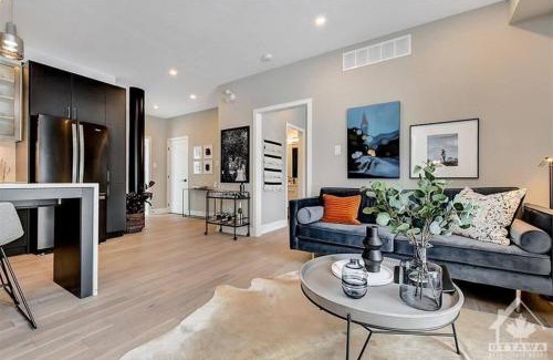 Ottawa Division Apartamento | 1Bed+Den 1bth Condo sleeps 4