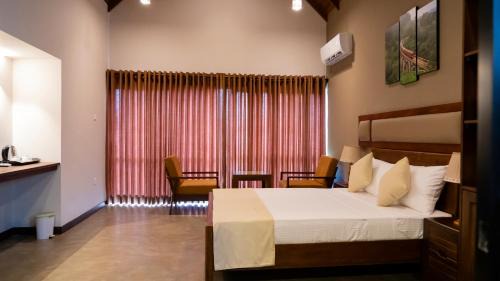 Ettukala Casa | Wood Grove