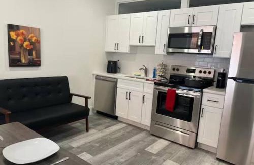 East Parkside Apartamento | Cozy and Affordable Apt\Sleeps 3\1717 Apt 4