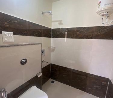 Ranjit Avenue Hotel | Ruhaneeyat Home Stay