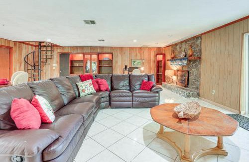 Sylvan Shores Casa | Lake Placid Home with Screened Porch Near Lake Clay
