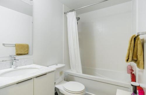 Toronto Entertainment District Hotel | The Heart of Downtown