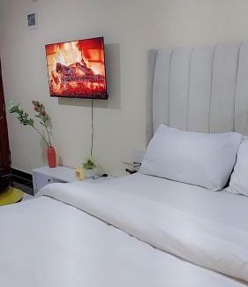 Manyimbo Apartamento | Enchanted stays- Tomorrowland studio apartment