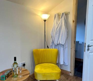 Omagh Otro | Speir dorcha cabin