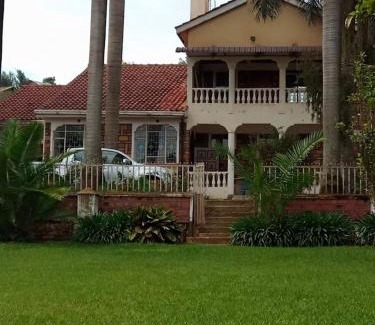 Kisii Cama Y Desayuno | ZACK'S SERENE SUITES