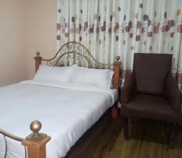 Kisii Cama Y Desayuno | ZACK'S SERENE SUITES