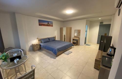 Kathu Apartamento | 84 Bar & Guest House Room 1