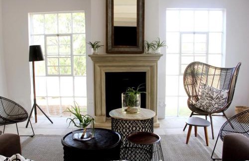 Lanseria Casa | White Light | The Rooms