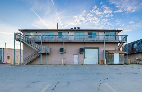 Twain Apartamento | Centrally Located Apt about 2 Mi to University of Iowa